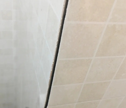 北仑瓷砖空鼓维修公司分享阳台瓷砖脱落的修复过程可以分为以下几个步骤